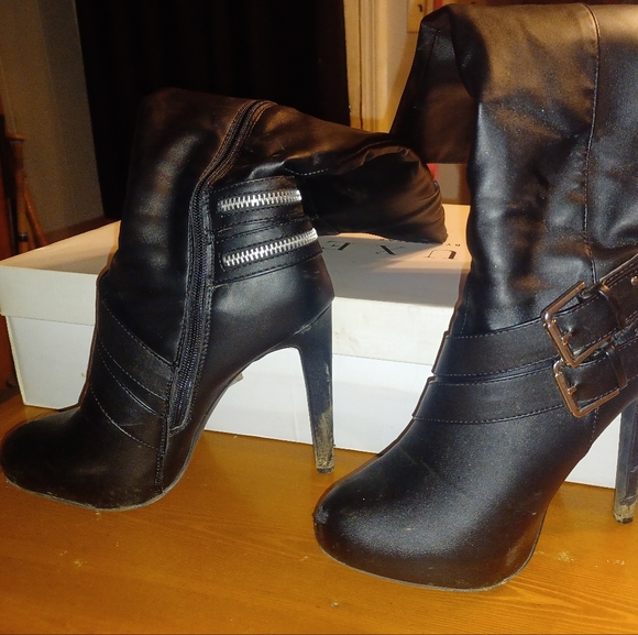 Heel Boots - Picture 1 of 4